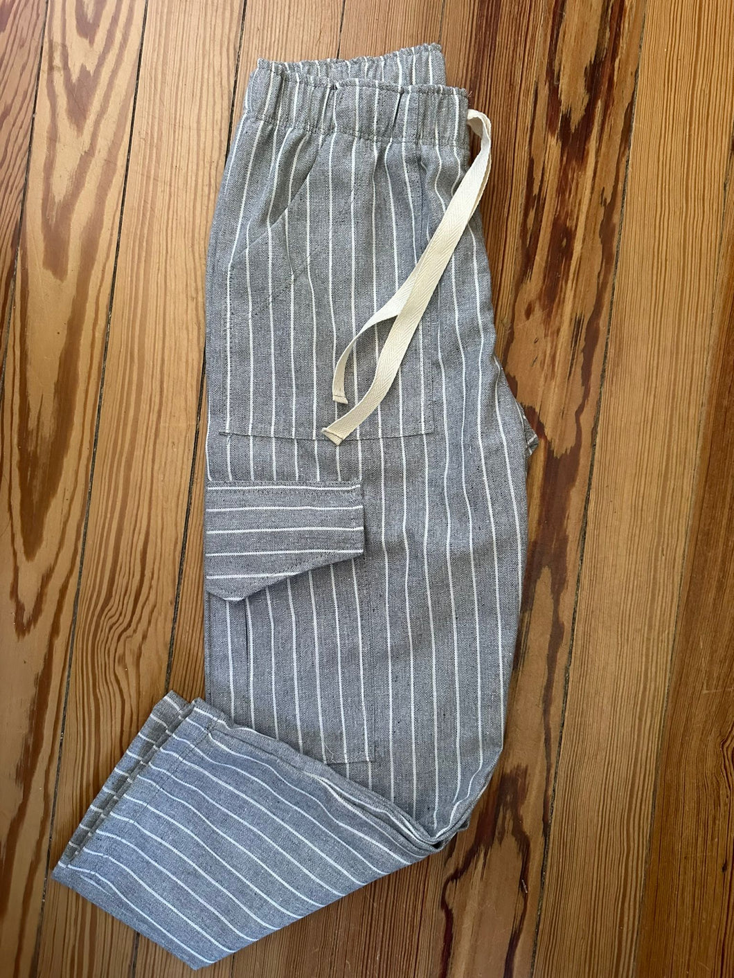 Pantalón bali de lino gris y blanco