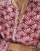 Cargar imagen en el visor de la galería, Túnica abanicos roja de mujer
