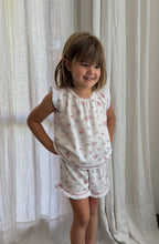 Cargar imagen en el visor de la galería, Pijama corto nido floreado rosa de niña

