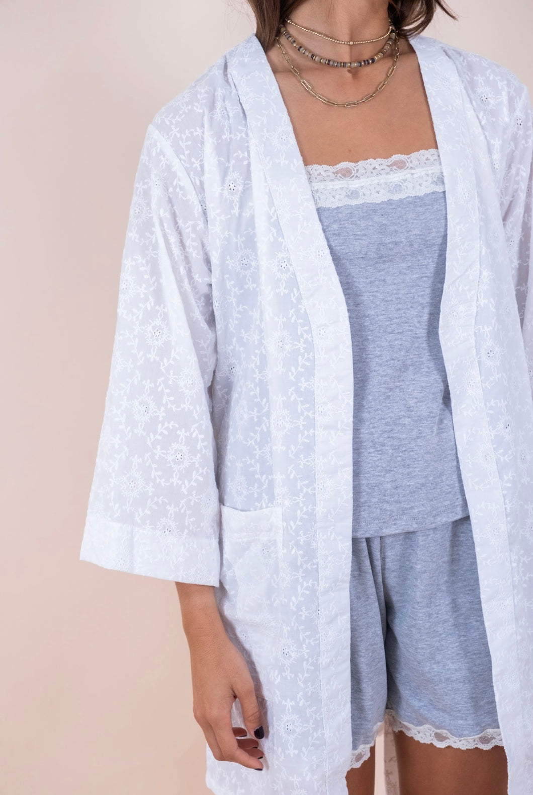 Salto de cama broderie blanco