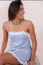 Cargar imagen en el visor de la galería, PRE VENTA- Camisón de algodón gris con puntilla
