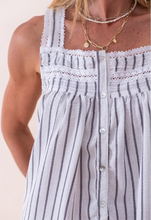 Cargar imagen en el visor de la galería, PRE VENTA- Camisón lino blanco rayado con puntilla

