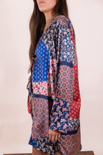 Cargar imagen en el visor de la galería, Salto de cama de seda floreado
