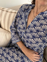 Cargar imagen en el visor de la galería, Túnica abanicos azul de mujer
