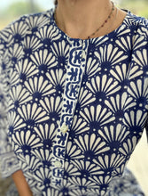 Cargar imagen en el visor de la galería, Túnica abanicos azul de mujer
