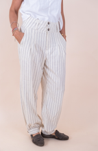 Cargar imagen en el visor de la galería, Bombacha de campo de lino blanca
