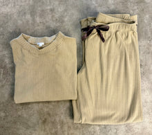 Cargar imagen en el visor de la galería, Pijama Abril beige
