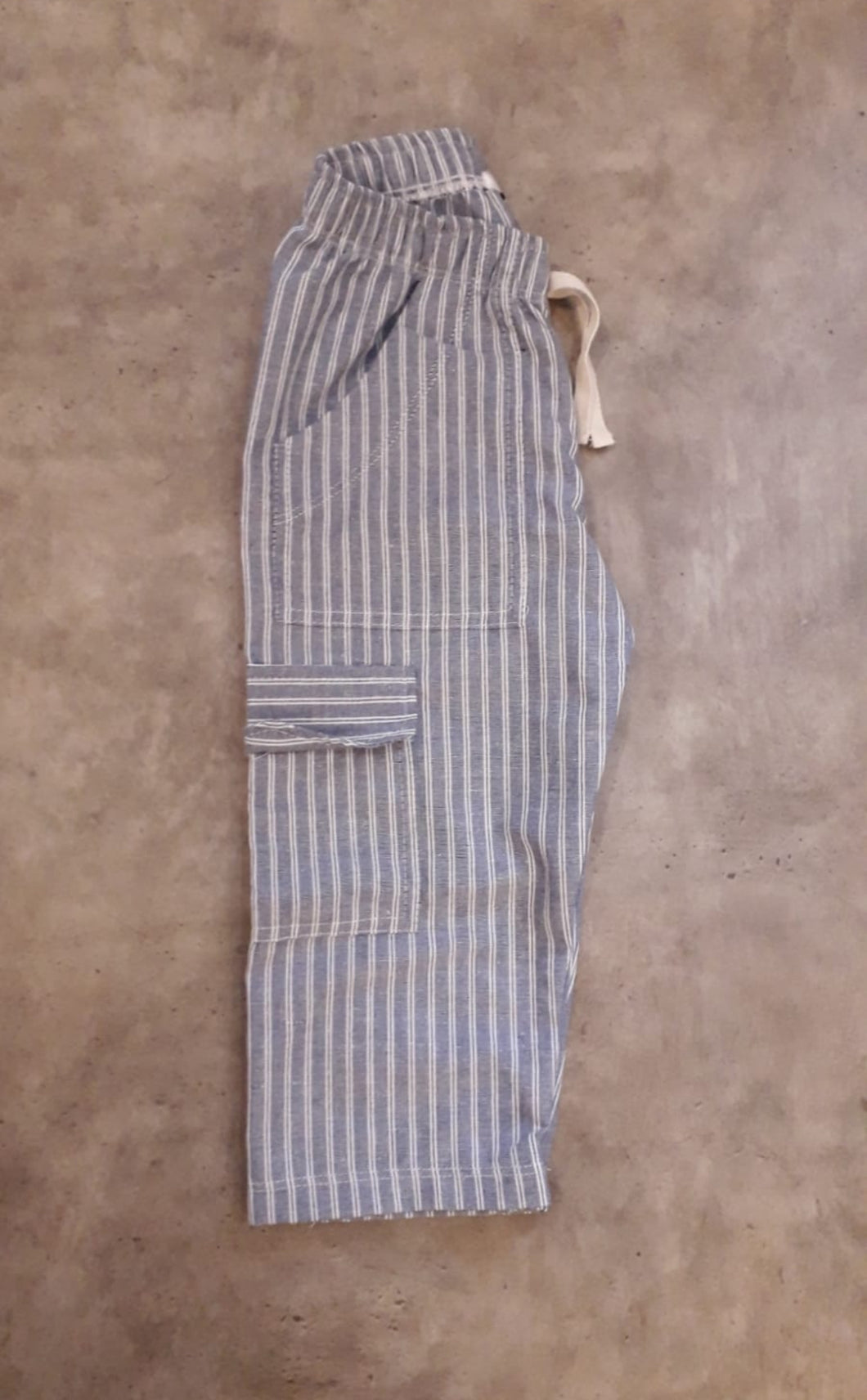 Pantalón de lino gris y blanco de hombre