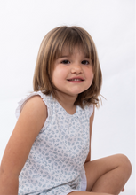 Cargar imagen en el visor de la galería, Pijama corto nido floreado verde de niña
