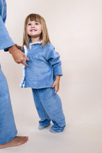 Cargar imagen en el visor de la galería, Pijama en plush azul de niña
