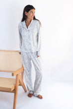 Cargar imagen en el visor de la galería, Pijama algodón estampado celeste
