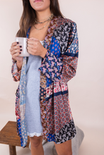 Cargar imagen en el visor de la galería, Salto de cama de seda floreado
