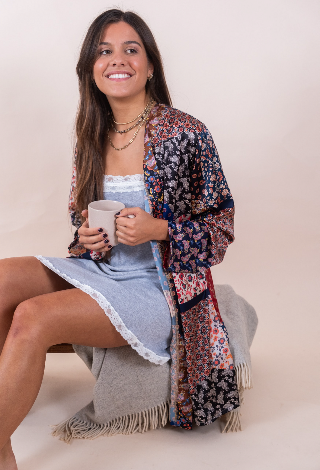 Salto de cama de seda floreado